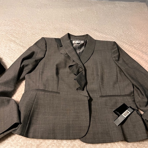 Women’s suit with skirt. New with tags gray, 18, - Picture 3 of 5